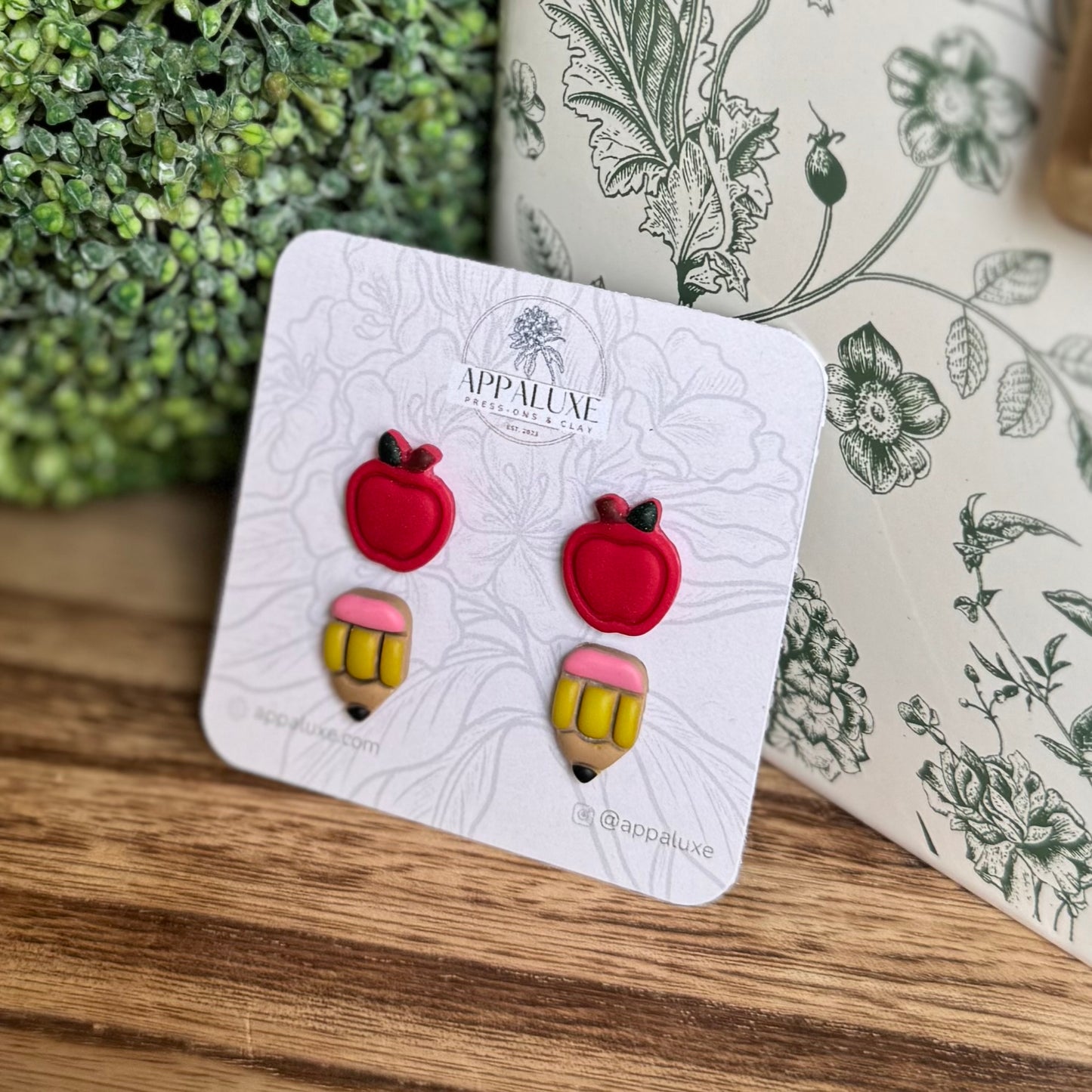 PENCIL & APPLE - STUD PACK