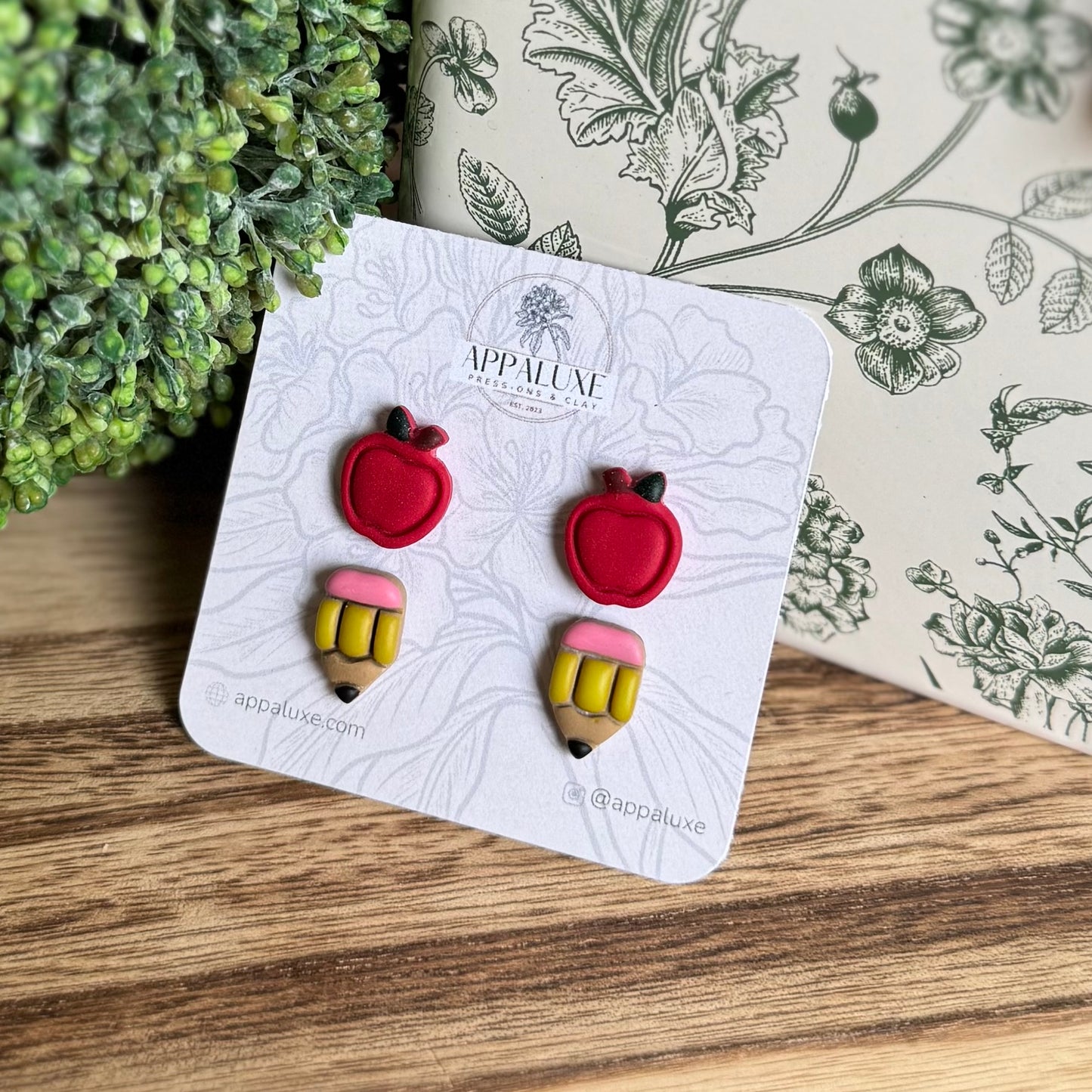 PENCIL & APPLE - STUD PACK