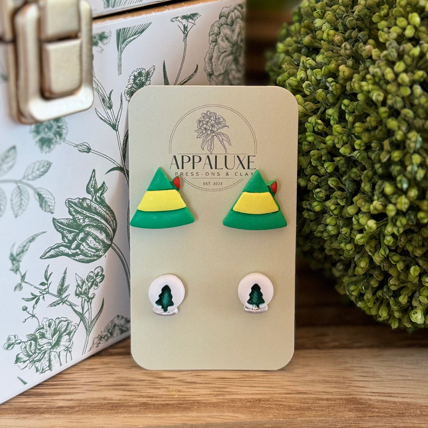 Elf Hat & Snowglobe Stud Pack