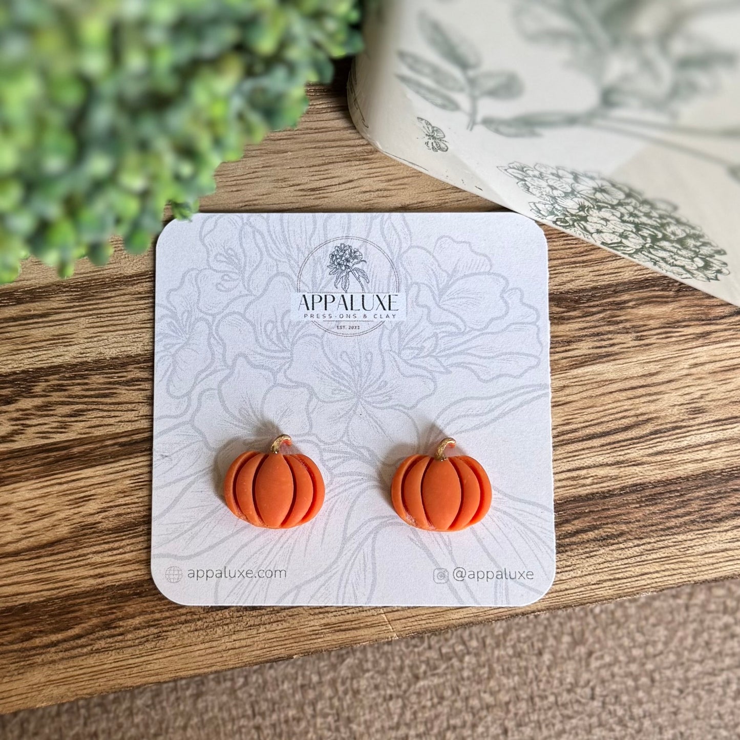 PUMPKIN-STUDS