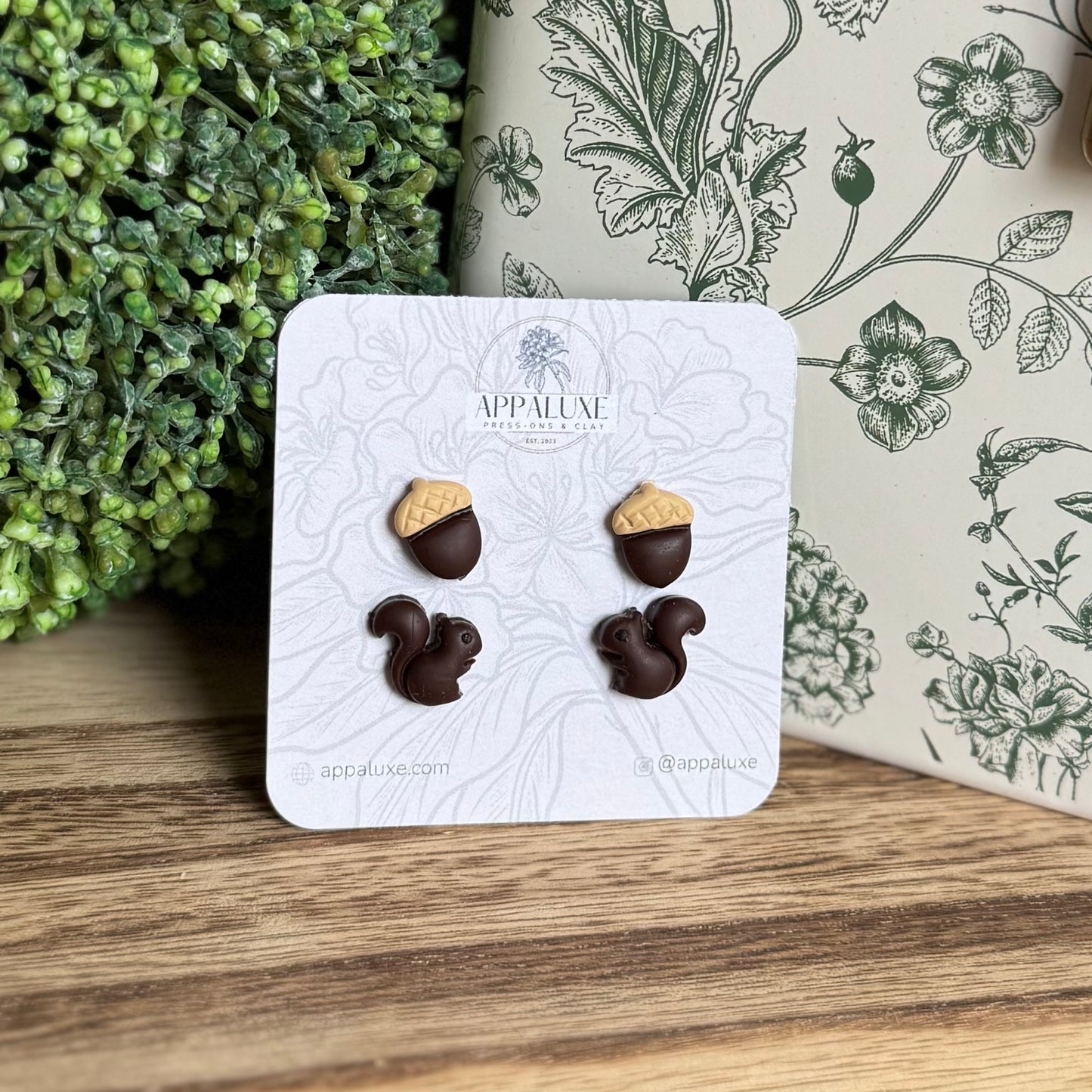 SQUIRREL & ACORN - STUD PACK