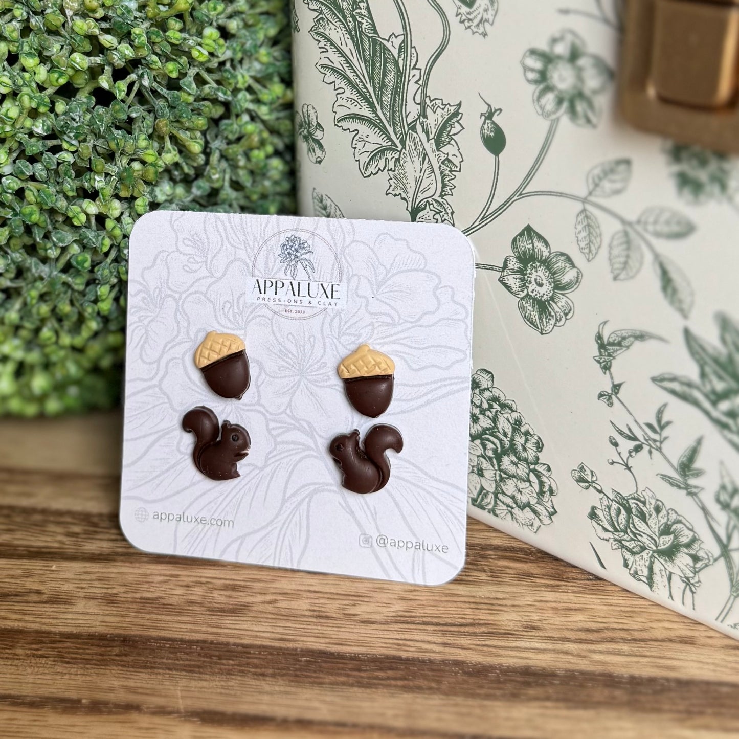 SQUIRREL & ACORN - STUD PACK