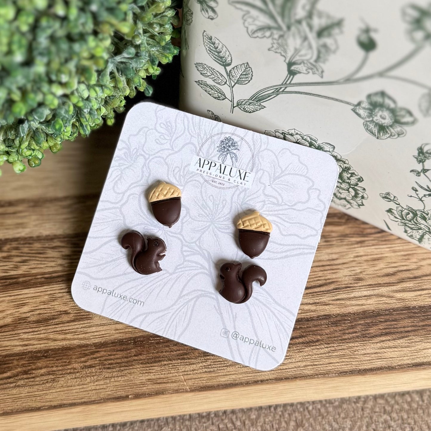 SQUIRREL & ACORN - STUD PACK