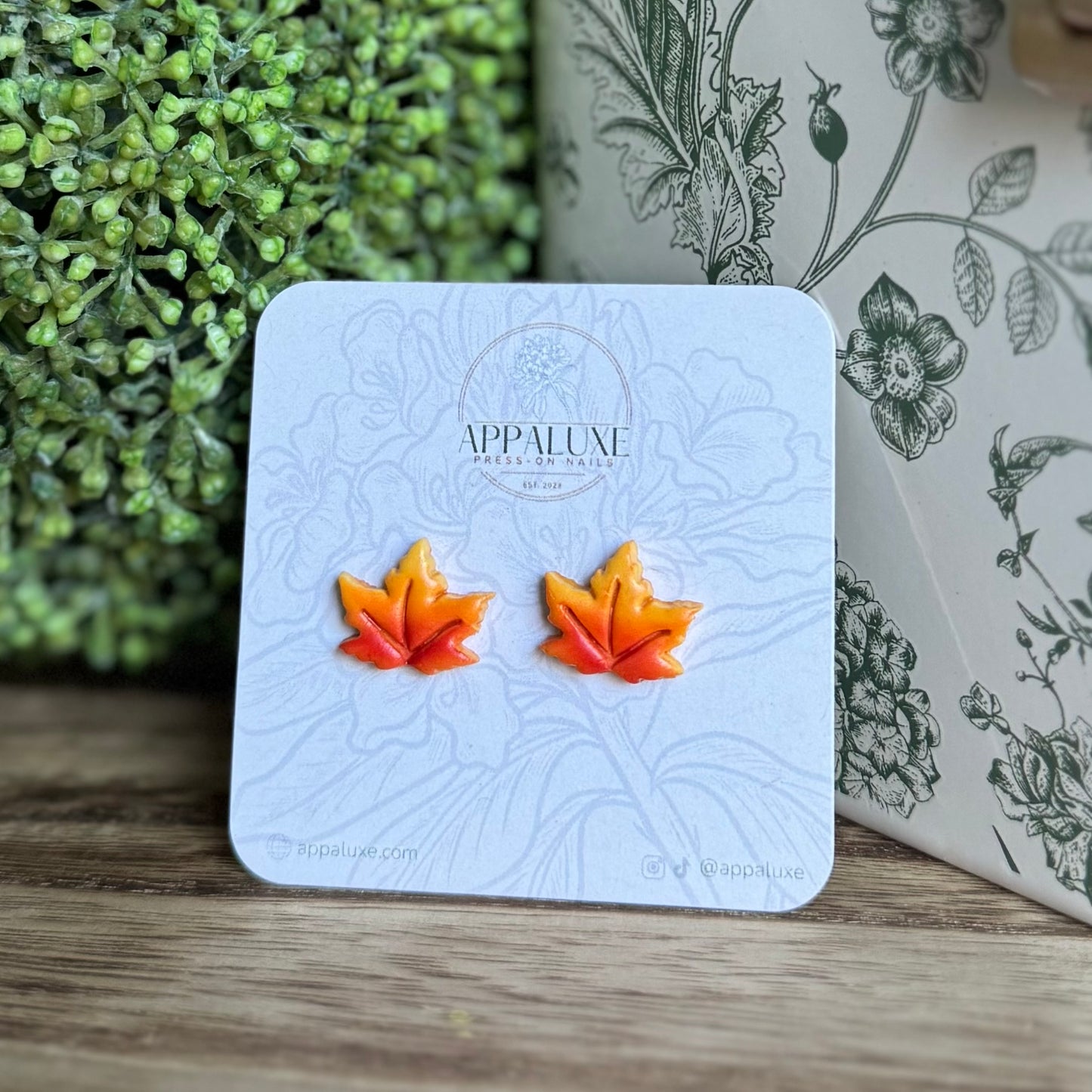 MINI MAPLE LEAVES - STUD