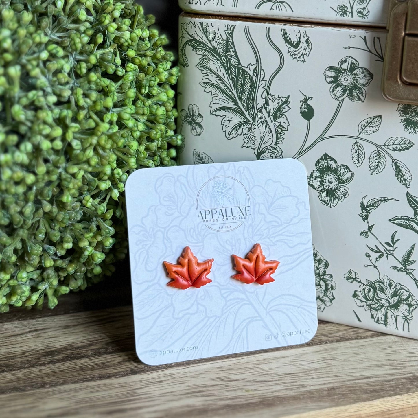 MINI MAPLE LEAVES - STUD